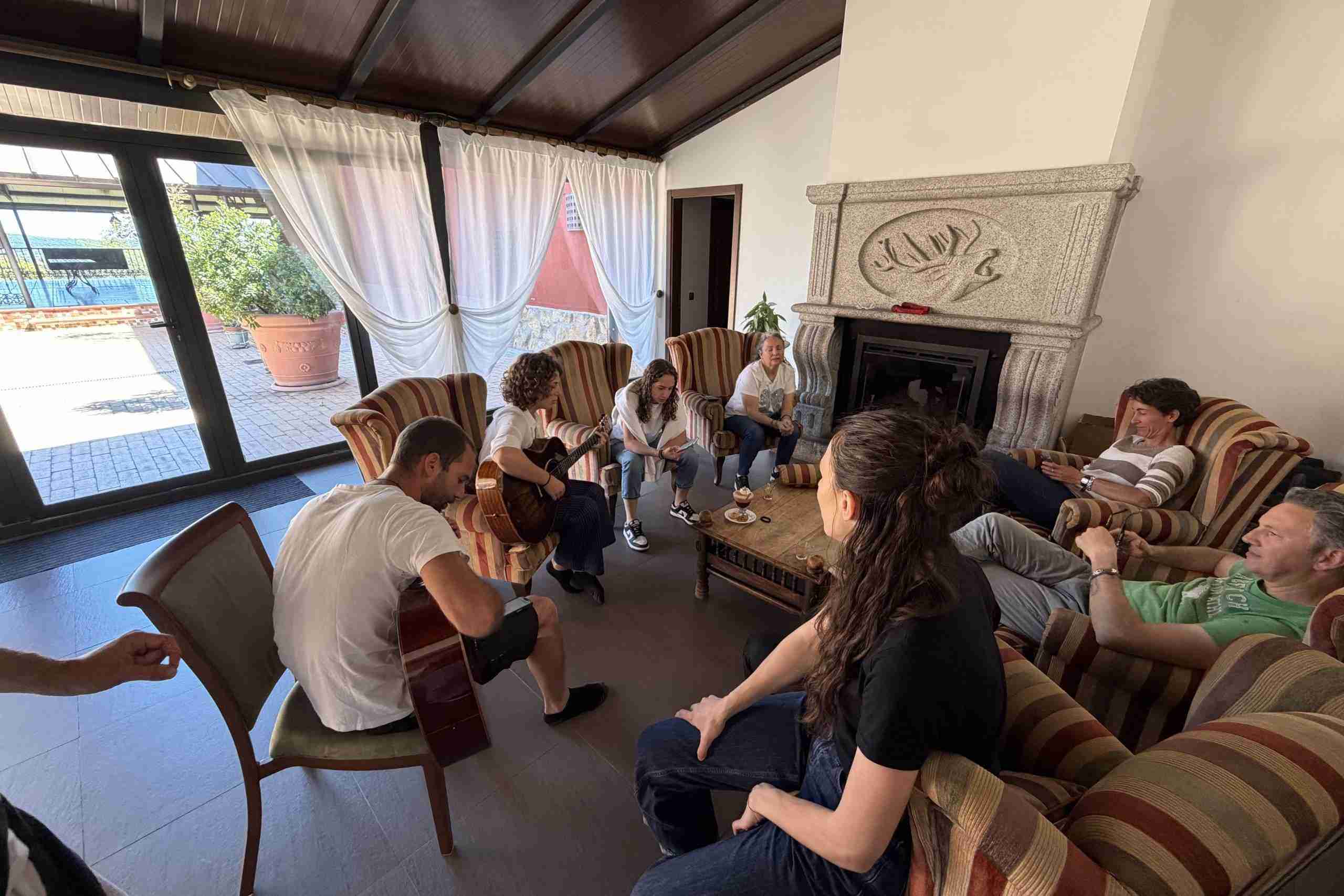 comunità-eccomi-riunione-sala