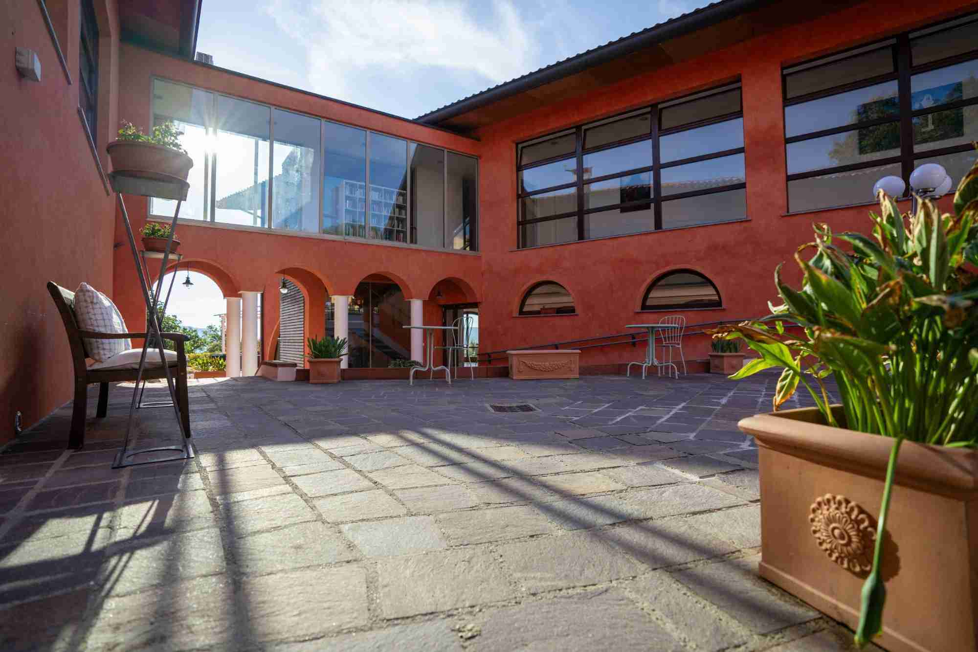 piazzetta-centrale-borgo